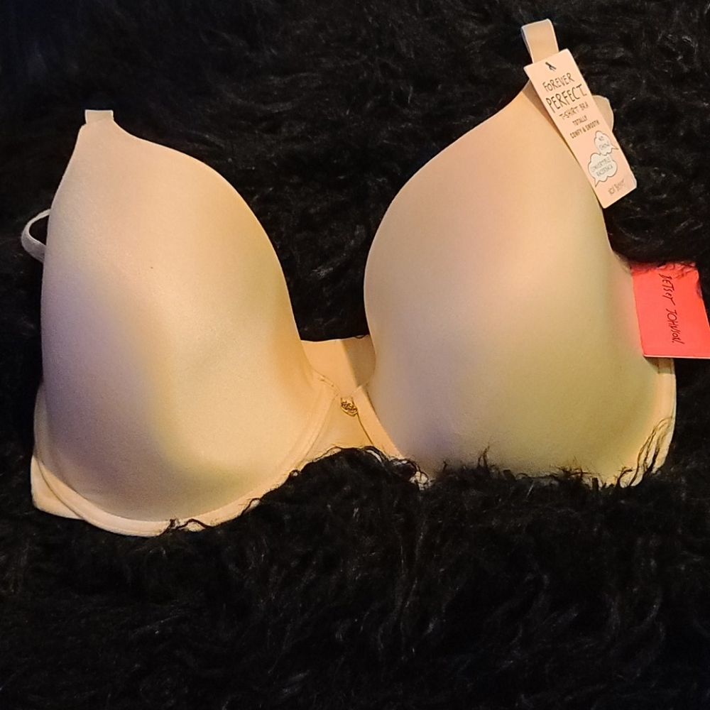 NWT Betsey Johnson Tshirt bra